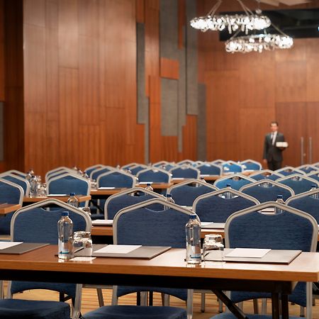 Radisson Blu Hotel Istanbul Asia Exterior photo The conference room of the European University