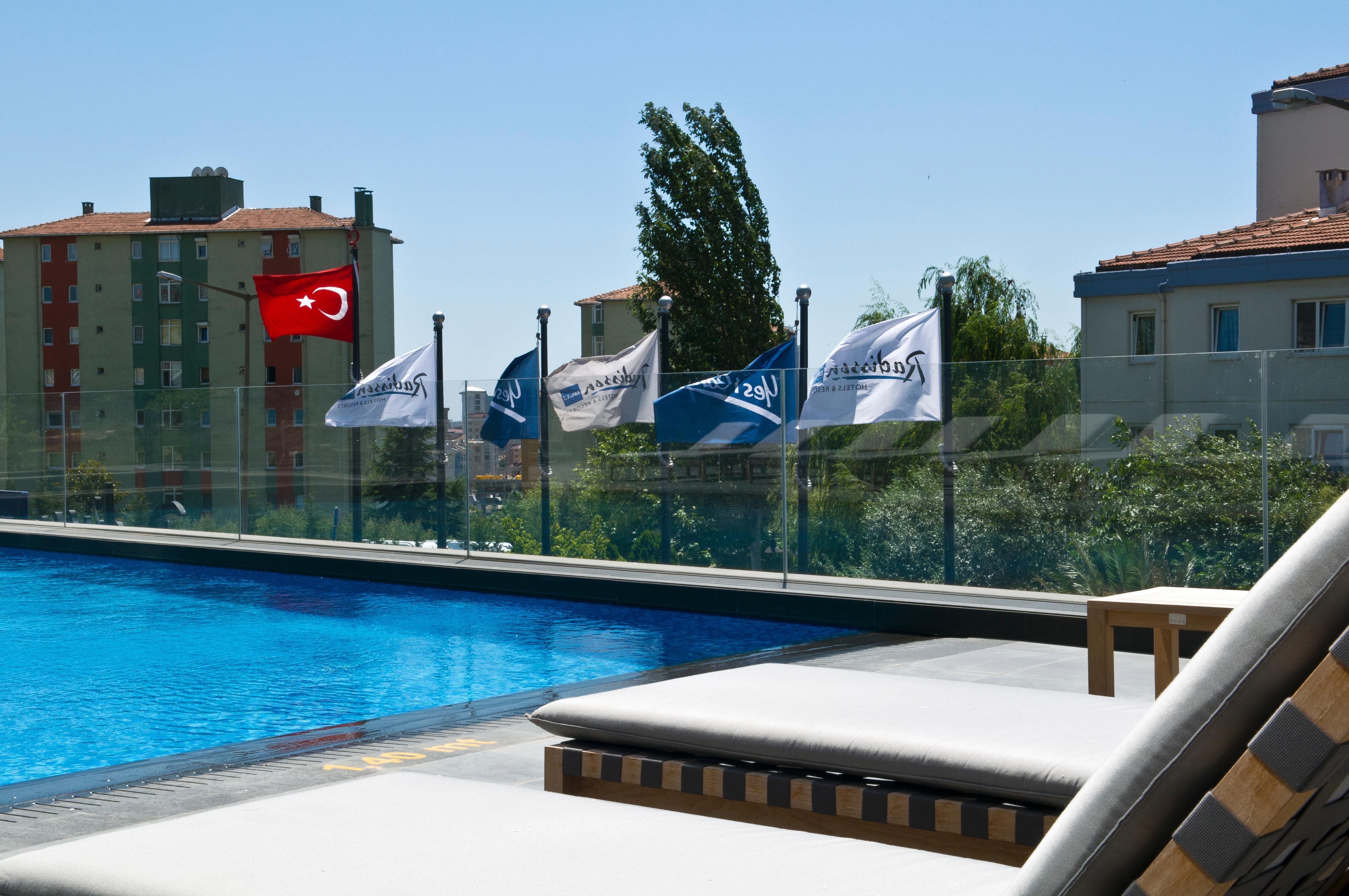 Radisson Blu Hotel Istanbul Asia Exterior photo A pool in Turkey